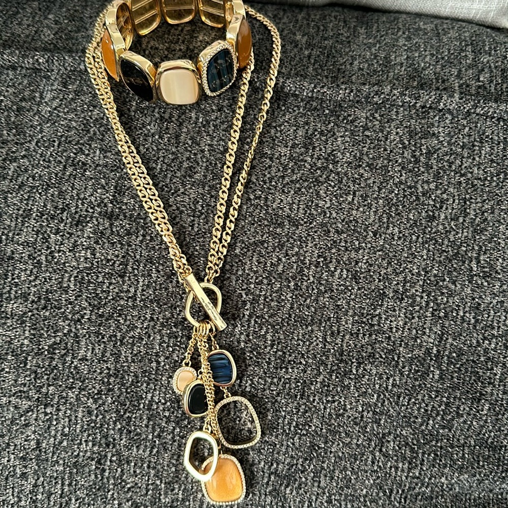 Ladies necklace and bracelet set worn a few times